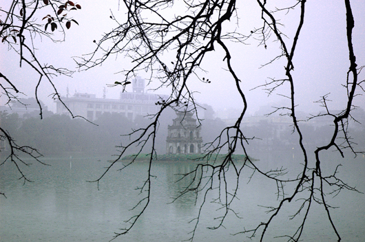 Sword Lake in morning dew